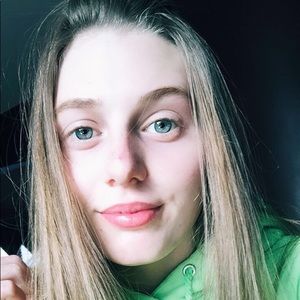 Meet your Posher, Chloe